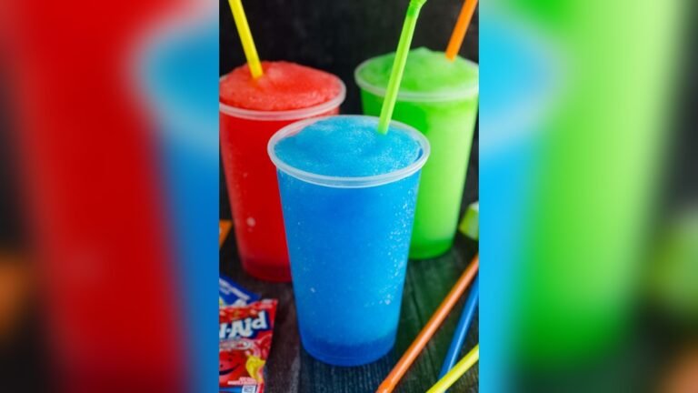 How to Make a Slushie With Juice With a Blender